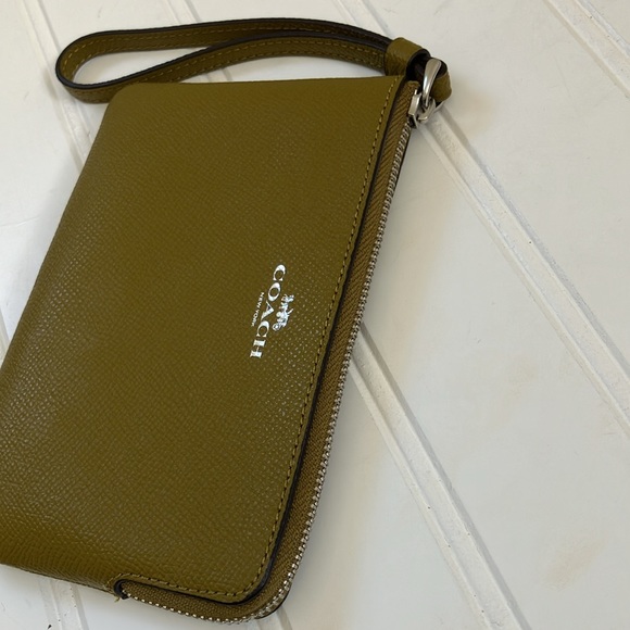 Coach Corner Zip Leather Wristlet in Citron - Picture 6 of 9